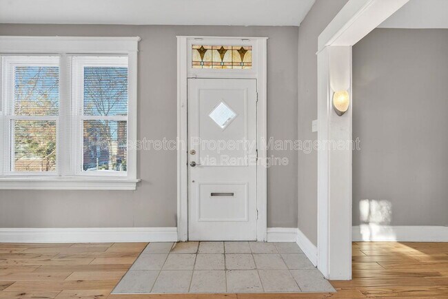 Building Photo - 4762 Alma Ave