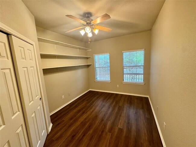 Building Photo - 2110 Charlotte Estates Dr