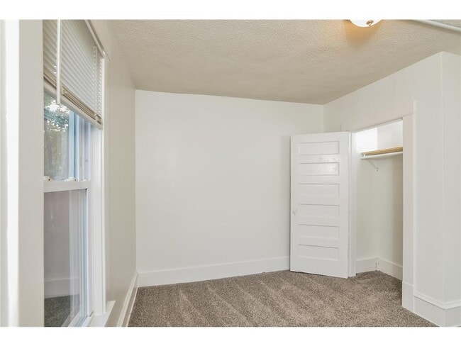 Building Photo - 250 N Irving Ave