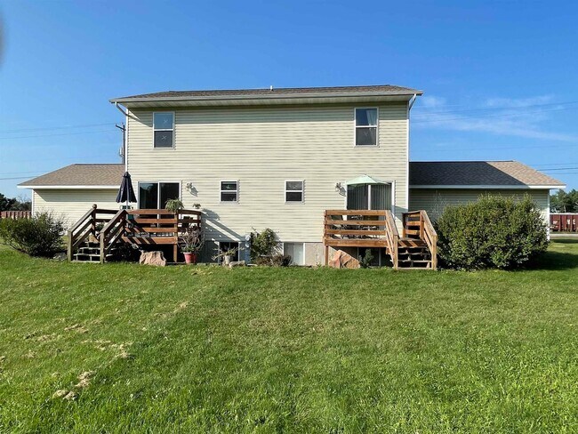 Building Photo - 1933 Northwestern Ave