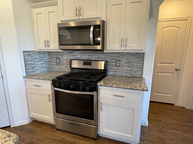 Building Photo - Spectacular 4 bedroom, 2 bath home in Owasso