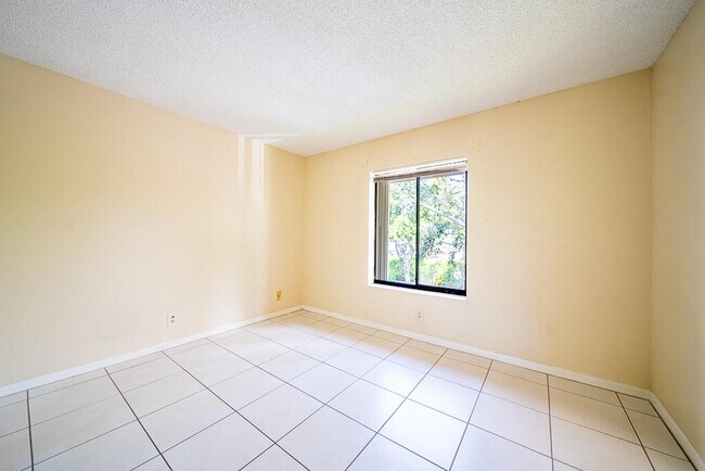 Building Photo - 202 Foxtail Dr