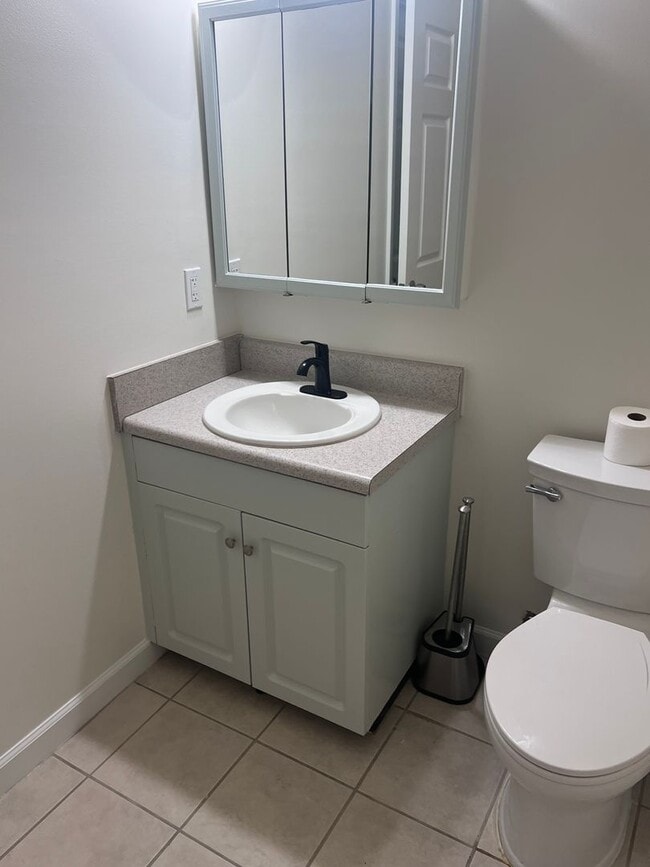 Building Photo - Newly renovated 2 bedroom, 2 bathroom condo coming soon!