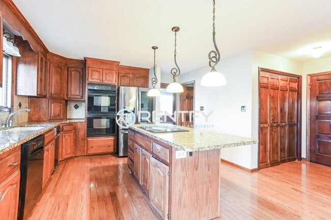 Building Photo - 123 Tiger Ln