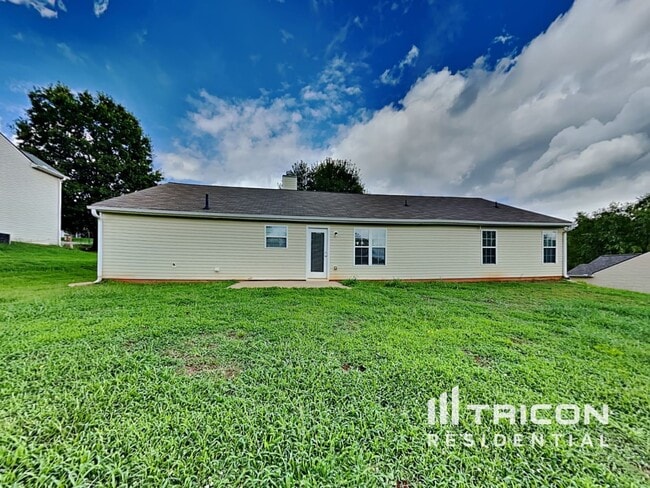 Building Photo - 347 Royal Oaks Dr