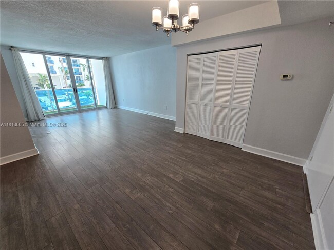 Building Photo - 7501 E Treasure Dr