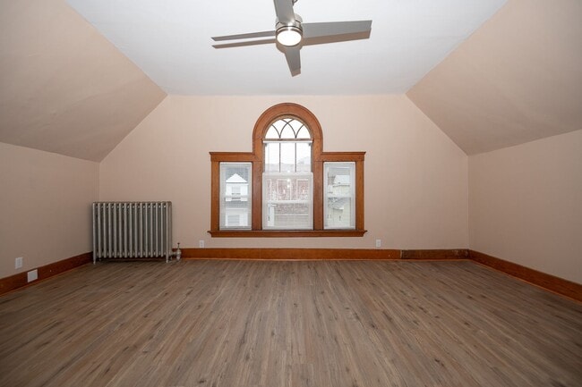 Building Photo - Convenient Location & Updated Amenities!