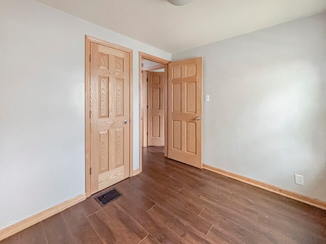 Building Photo - 5156 W 63rd Pl