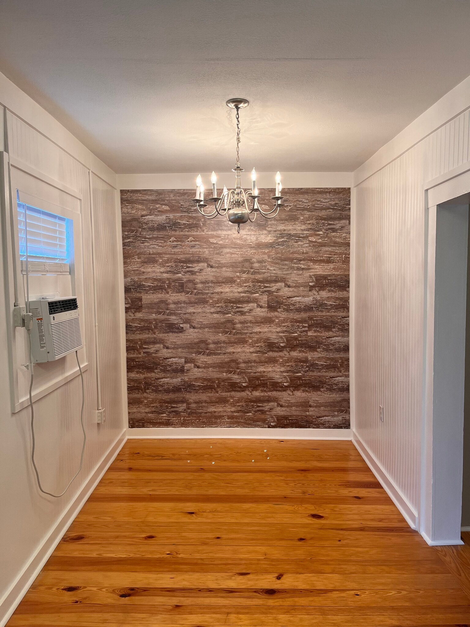 Dining room - 710 W Canal St