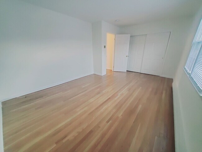 Building Photo - 94 Harbor Dr