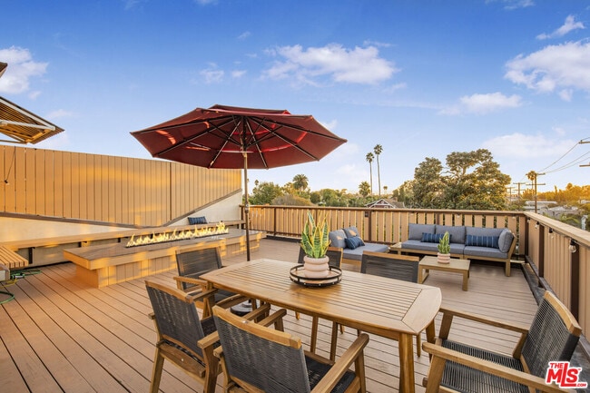 Building Photo - 661 Broadway St