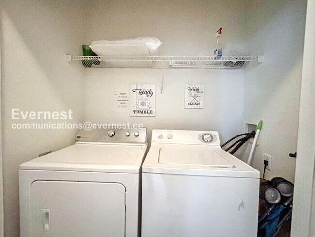 Building Photo - Modern 2-Bed Condo with Balcony / Furnished or Unfurnished / Pet Friendly / Available Now!