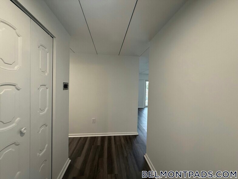 Building Photo - 55 Hill Rd