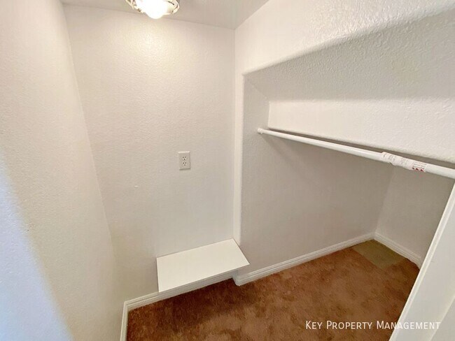 Building Photo - 9057 Spinning Wheel Ave