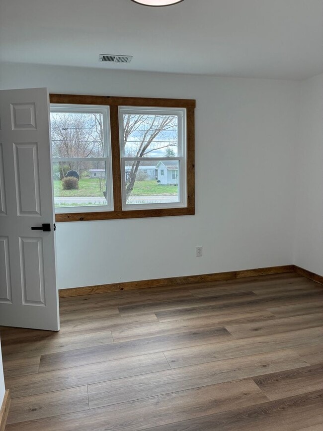 Building Photo - Fully Renovated 3 Bed 1 Bathroom Home with Open Floor Plan