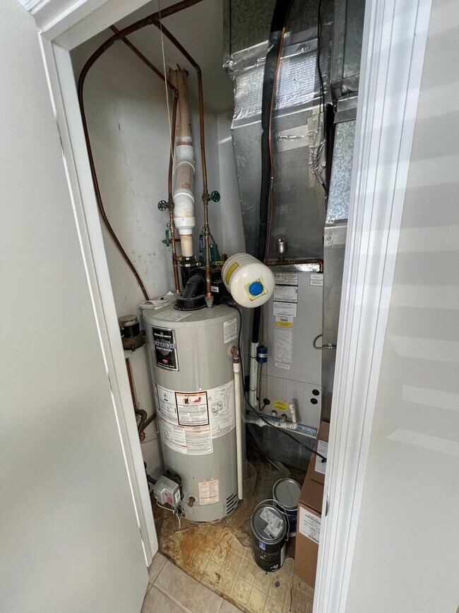 Building Photo - New 2 BR First Floor Condo in Wernersville, PA Available in June