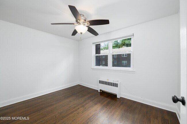 Building Photo - 158 Manor Dr
