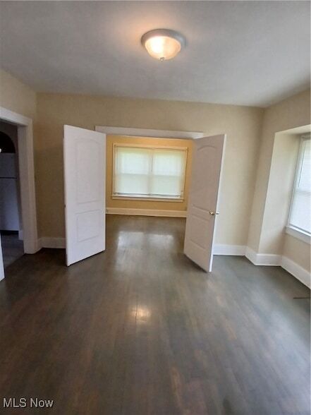 Building Photo - 711 Anoka Ln