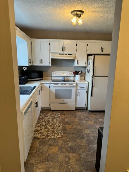 Building Photo - 6511 Upper 22nd St N