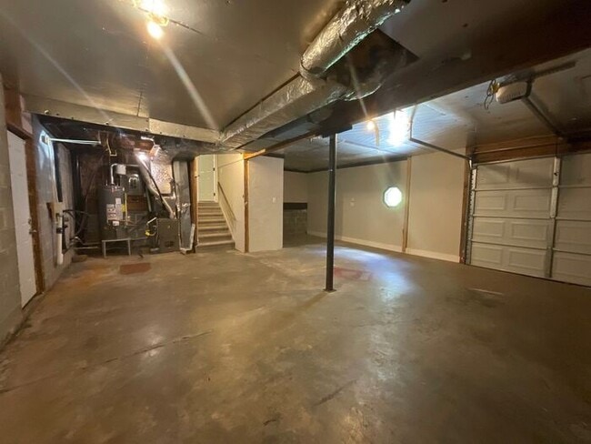 Building Photo - 545 Navarre Dr