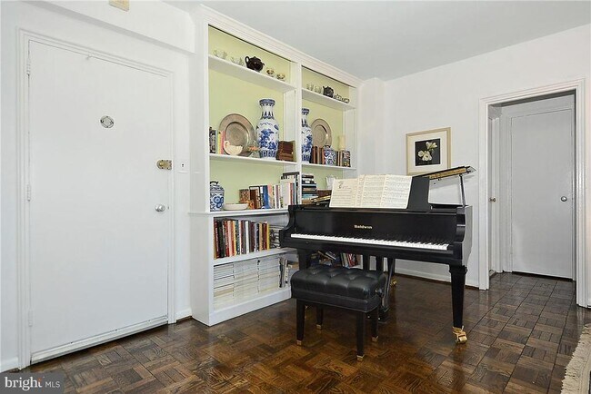 Building Photo - 2500 Q St NW