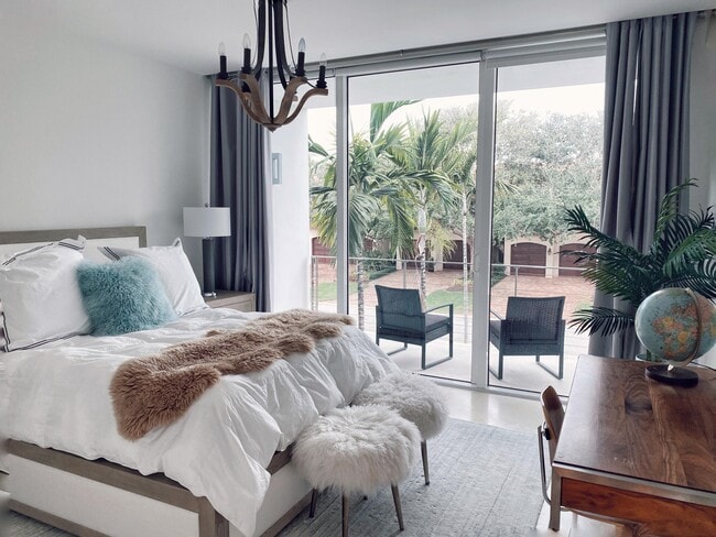 Building Photo - 243 Venetian Dr