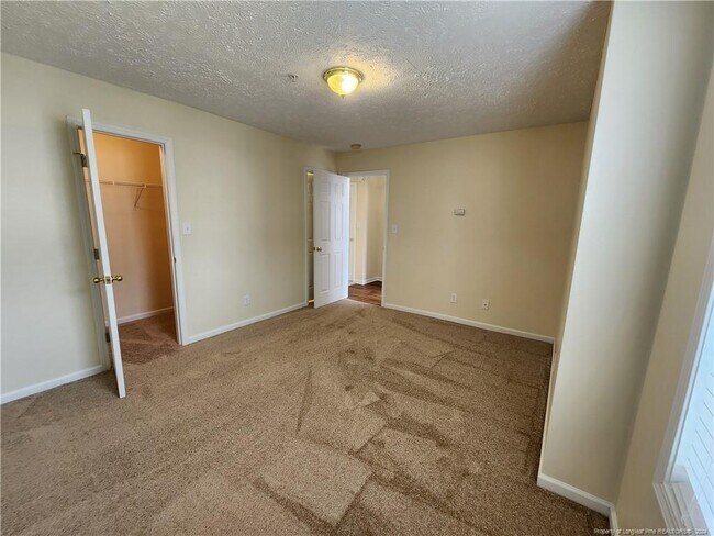 Building Photo - 264 Waterdown Dr