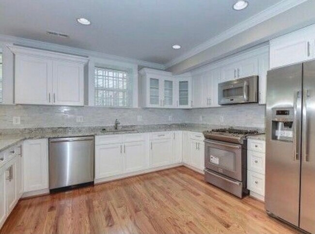 Kitchen - 5108 Bass Pl SE