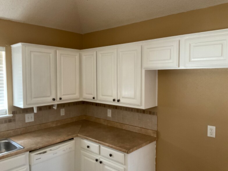 Building Photo - 5107 Untalan St
