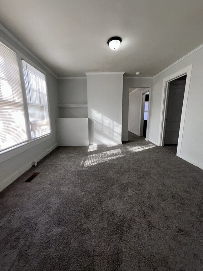 Building Photo - 2 Bedroom 1 Bathroom