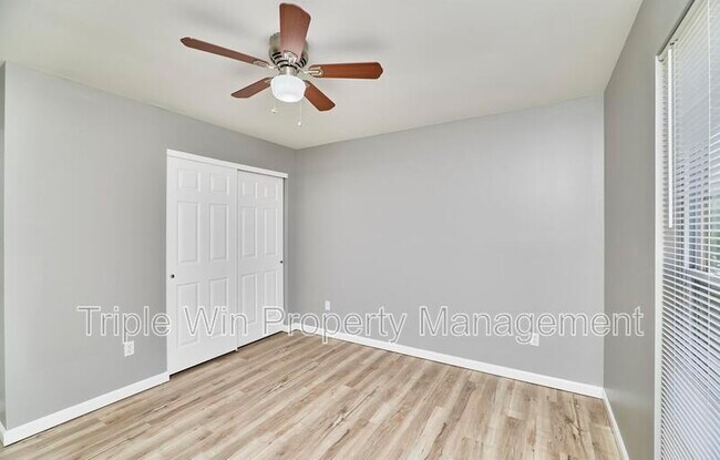 Building Photo - 4927 Triple Tree Ct