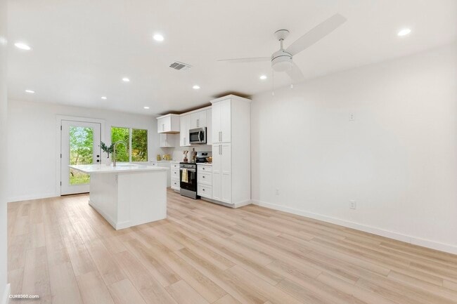 Building Photo - 381 Perryman St