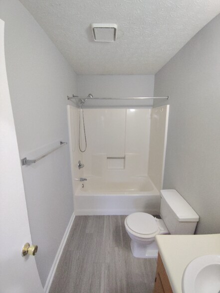 Building Photo - 4 Ferguson Dr