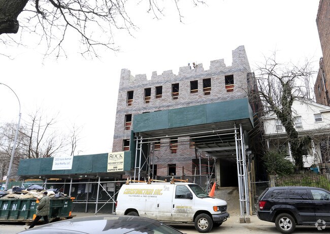 Building Photo - 2015 Vyse Ave