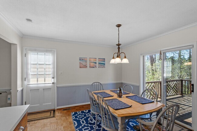 Building Photo - Charming 3 Bed, 2 Bath on Ward Street, Close to Universities