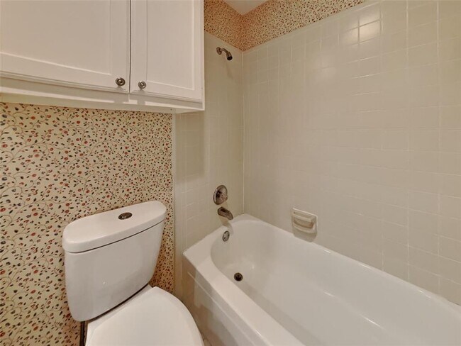 Building Photo - 1306 Silverleaf Dr