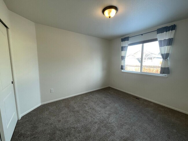 Building Photo - Low-Maintenance 3BR Ranch in Johnstown Far...
