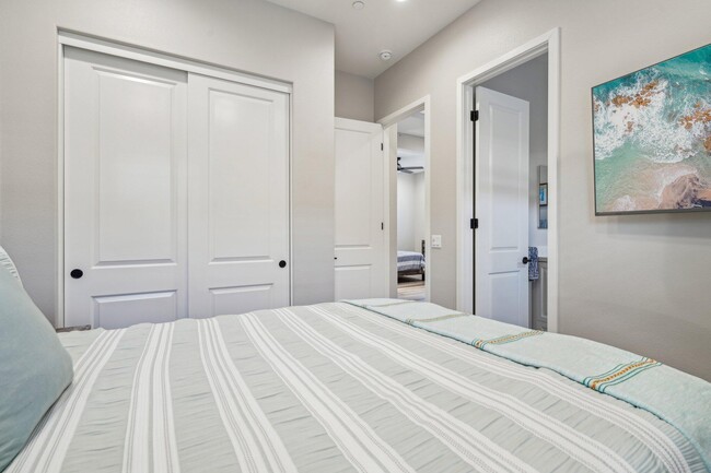 Building Photo - 51725 Pinnacle Vis Dr