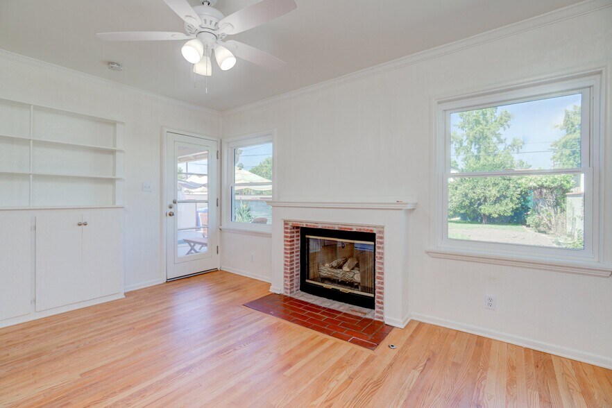 Building Photo - 14733 McCormick St