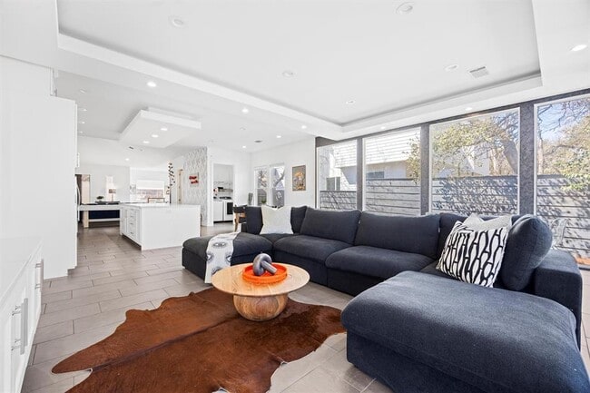 Building Photo - 1206 W Oltorf St