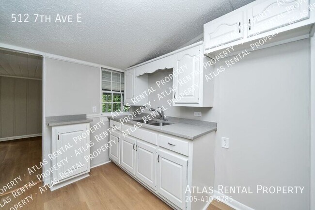 Building Photo - 512 7th Ave E
