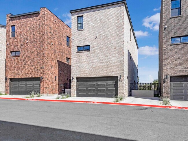Building Photo - 210 Veracruz Dr