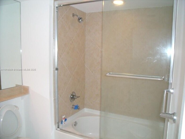 Building Photo - 325 S Biscayne Blvd