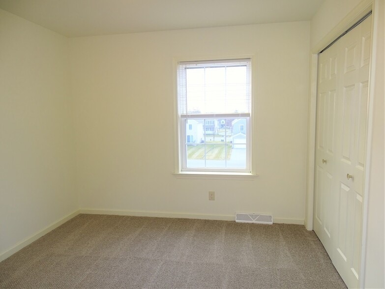 Building Photo - 322 Meadow View Dr