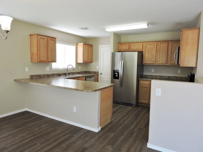 Building Photo - 4 BEDROOM 2 1/2 BATHROOM WITH OFFICE AND LOFT