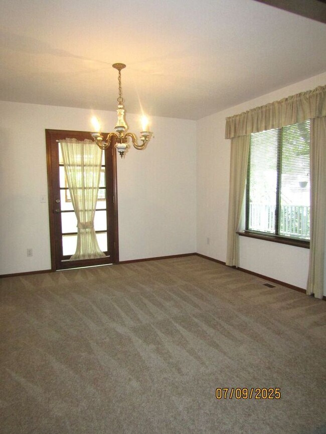Building Photo - Beautiful Single Story Home in Great Santa...