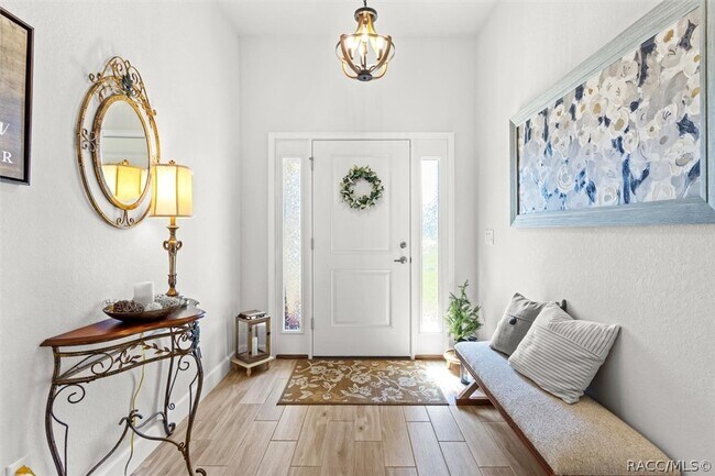 Building Photo - 615 W Rexford Dr