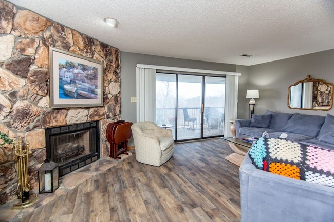 Building Photo - 2 Bed & 2 Bath Condo
