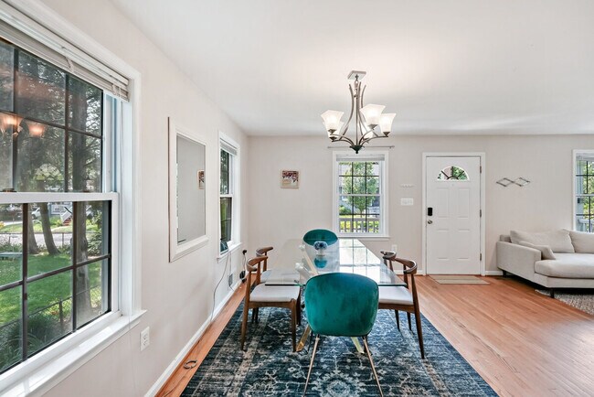 Building Photo - 413 S Edgewood St