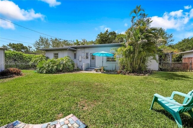 Building Photo - 5971 SW 48th St